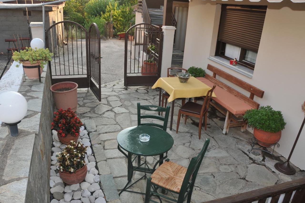 Guesthouse Bloutsos Rooms كاستراكيون المظهر الخارجي الصورة